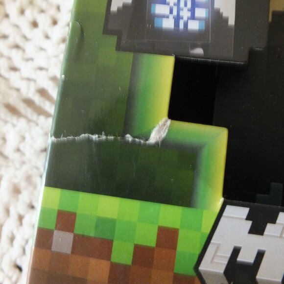 Mattel Minecraft Warden Action Figure with Lights, Sounds & Attack Mode - Picture 8 of 10